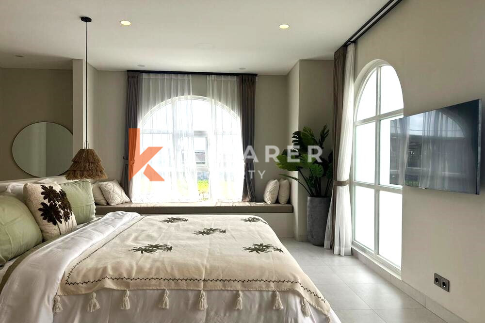 Stunning Three Bedroom Enclosed Livingroom Mediterranean Touches Villa Located in Pererenan — image 13