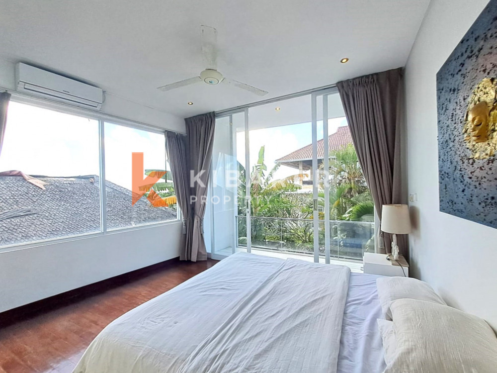 Beautiful Four-Bedroom Villa with Closed Living Room Located in the Ungasan Hills — image 19