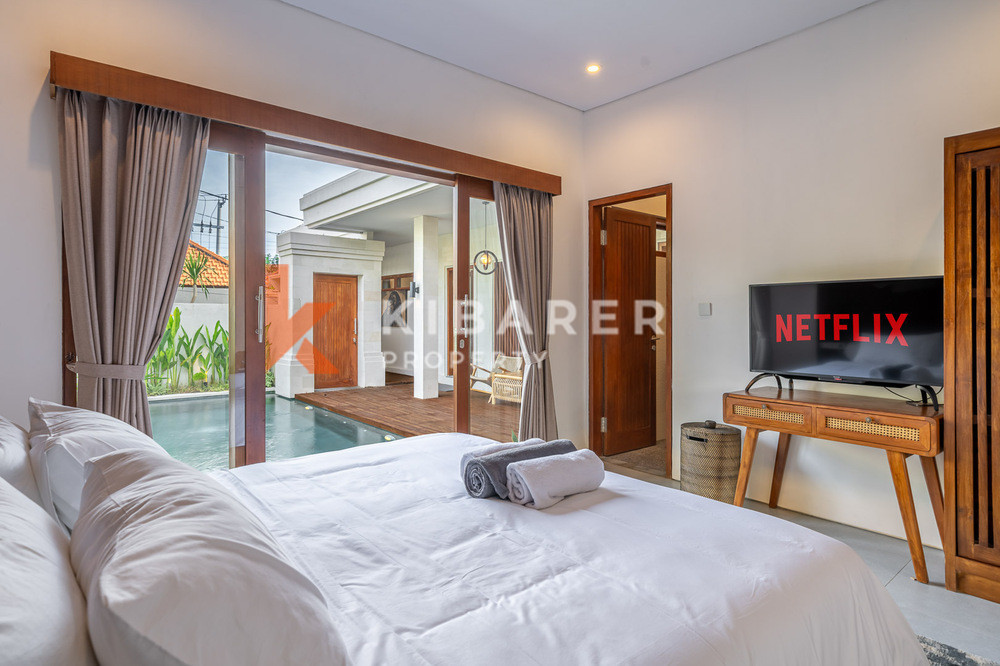 Amazing Three Bedroom Enclosed Living Contemporary Villa in Berawa — image 12