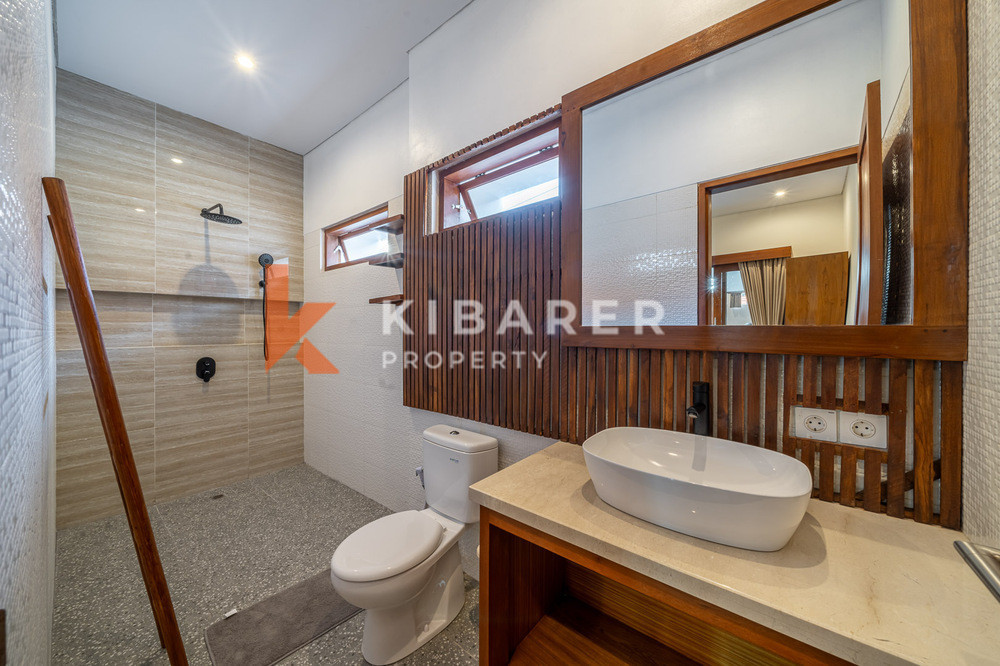 Amazing Three Bedroom Enclosed Living Contemporary Villa in Berawa — image 18