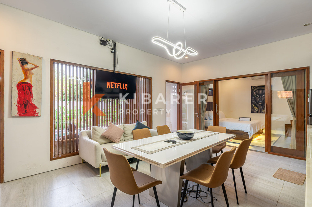 Amazing Three Bedroom Enclosed Living Contemporary Villa in Berawa — image 9