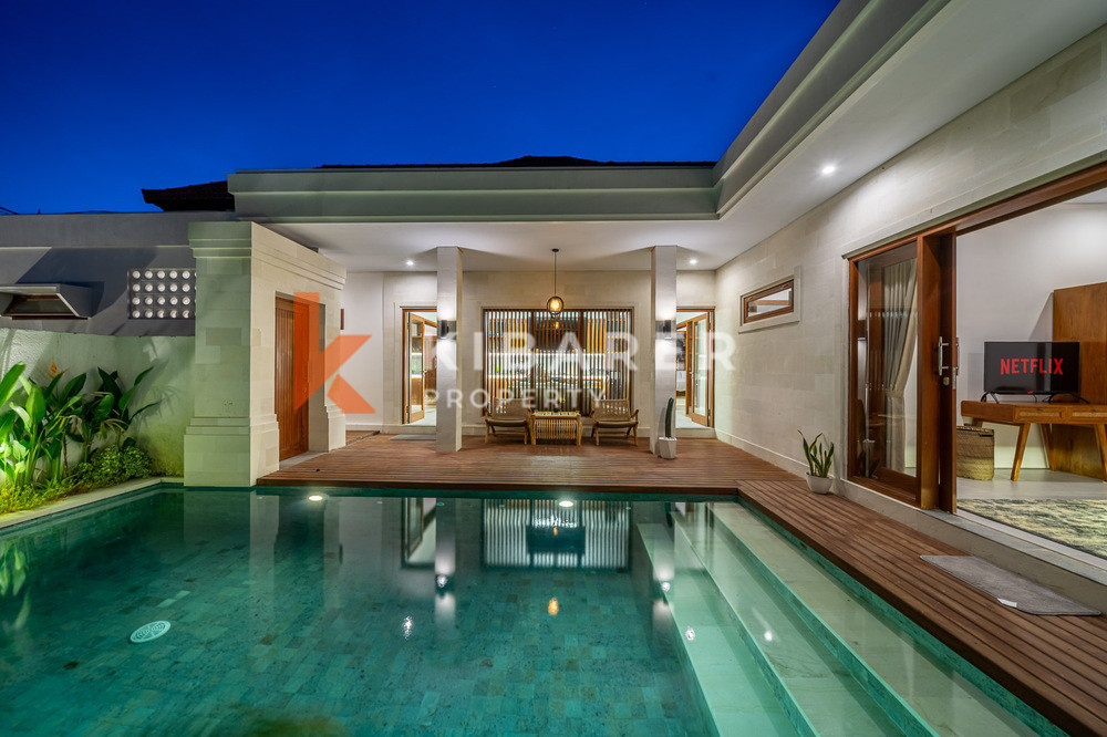 Amazing Three Bedroom Enclosed Living Contemporary Villa in Berawa — image 1