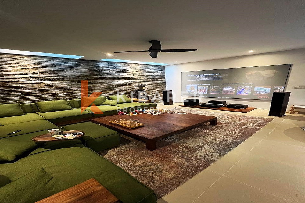 Exquisite Five-Bedrooms Enclosed Livingroom Villa Located in Tranquility of Umalas — image 8