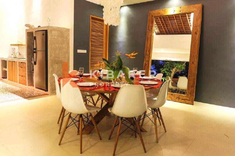 Exquisite Five-Bedrooms Enclosed Livingroom Villa Located in Tranquility of Umalas — image 11