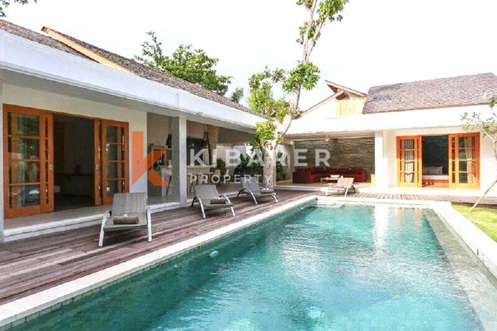 Exquisite Five-Bedrooms Enclosed Livingroom Villa Located in Tranquility of Umalas — image 1