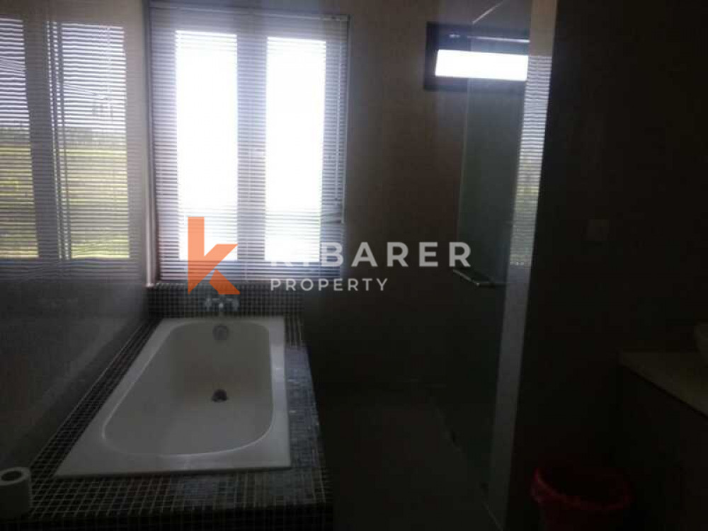 Beachside Three Bedroom Villa for Rent in Nyanyi — image 9