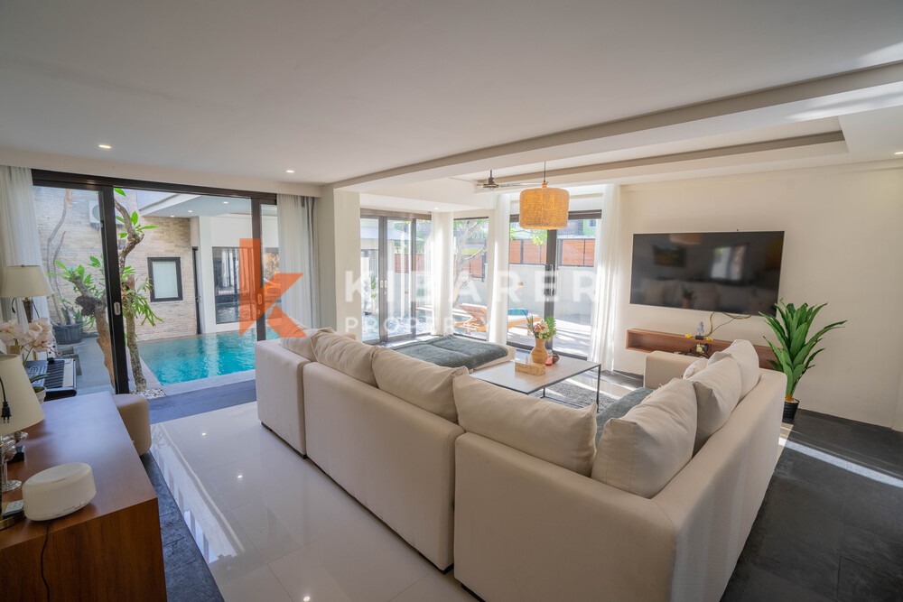 Marvelous Four-Bedroom Enclosed Living Room Luxury Villa in Jimbaran — image 7