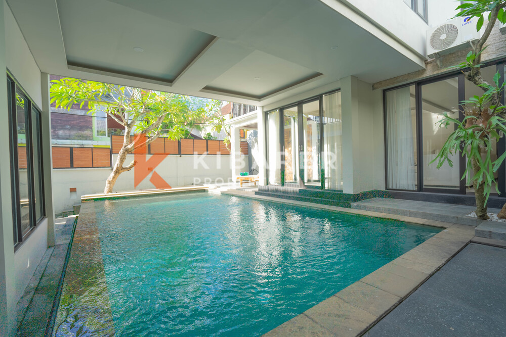 Stunning Four-Bedroom Enclosed Living Villa with Gym in Jimbaran — image 2