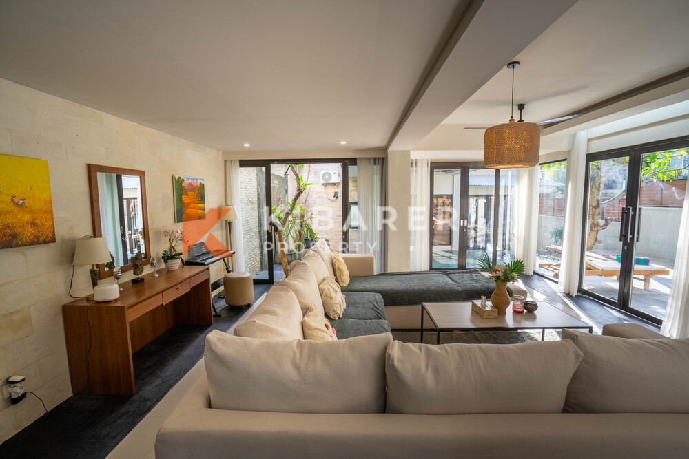 Stunning Four-Bedroom Enclosed Living Villa with Gym in Jimbaran — image 11