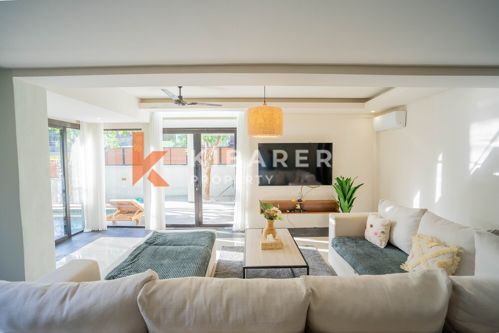 Stunning Four-Bedroom Enclosed Living Villa with Gym in Jimbaran — image 14
