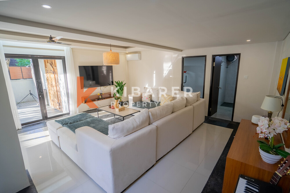 Stunning Four-Bedroom Enclosed Living Villa with Gym in Jimbaran — image 15