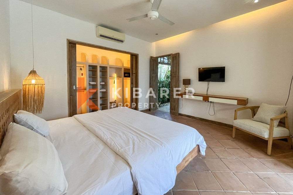 Relaxing Three-Bedroom Enclosed Living Villa Situated in Kerobokan Area — image 9