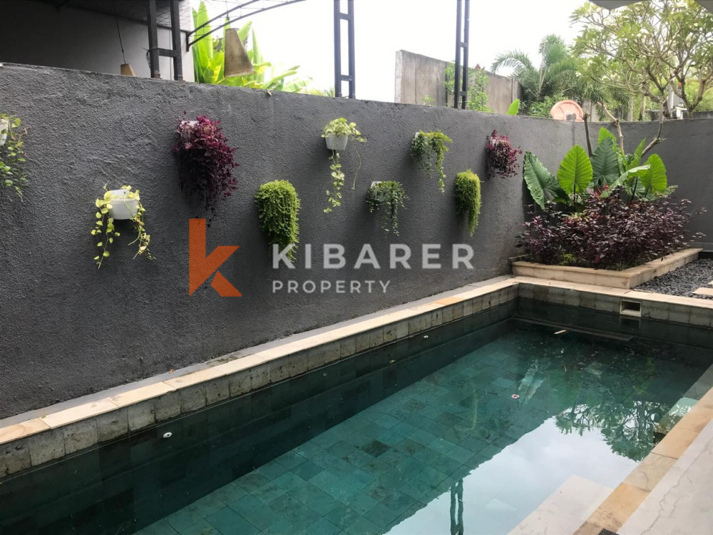 Charming Two-Bedroom Villa in Secure Gated Complex in Kerobokan — image 3