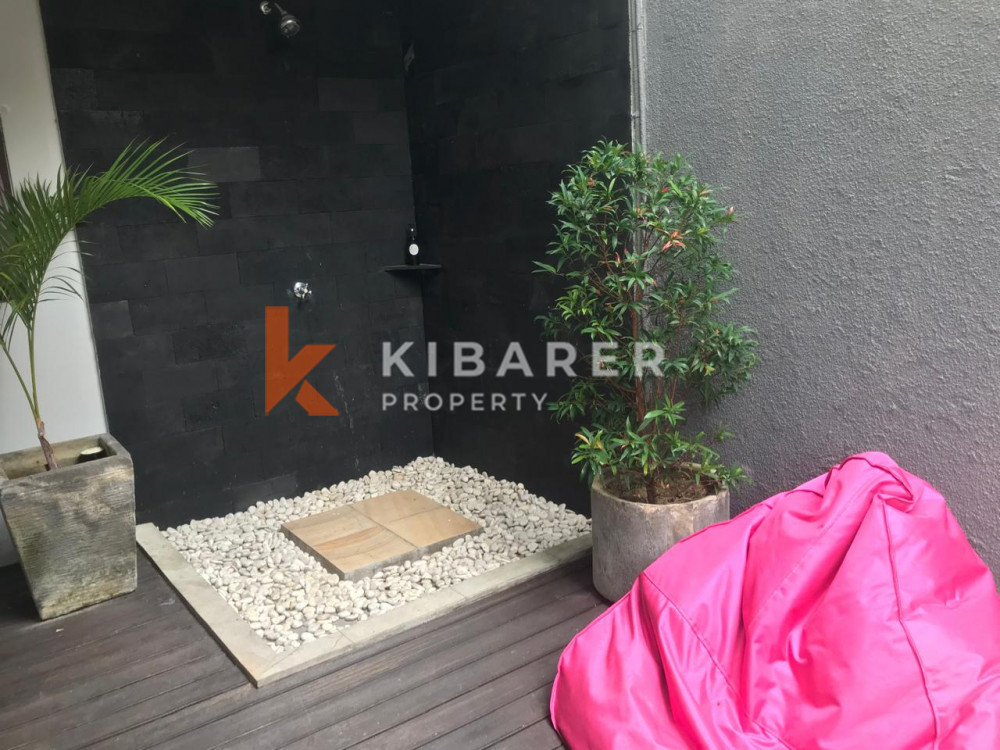 Charming Two-Bedroom Villa in Secure Gated Complex in Kerobokan — image 5