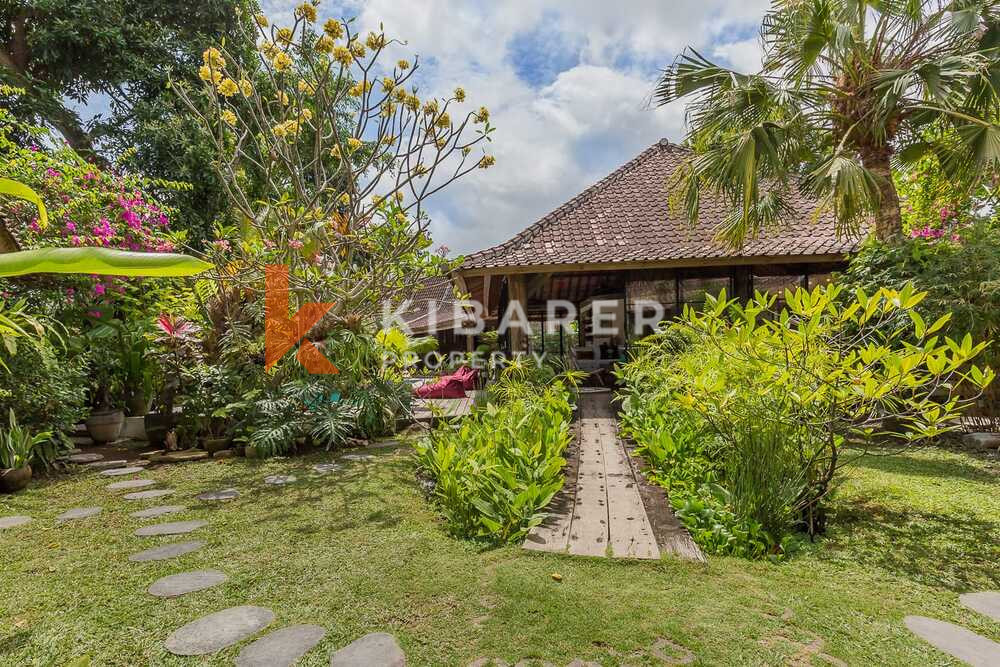Beautiful Five Bedrooms Villa In Umalas Kerobokan — image 5