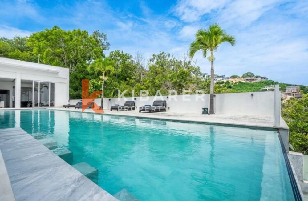 Six-bedroom Villa in Uluwatu with Ocean View And Shark Tank — image 4