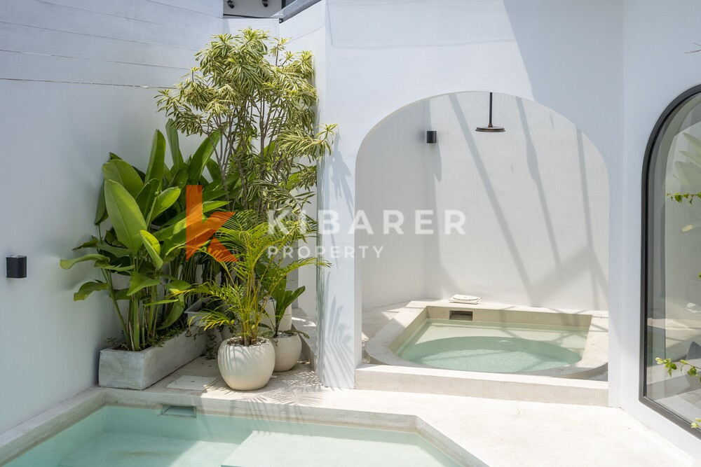 Elegance Three-Bedroom Villa with Enclosed Living Room in Berawa — image 2
