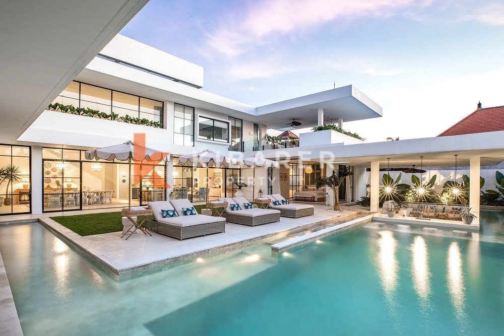Serene Elegance: Aesthetic Five-Bedroom Villa Retreat in Canggu