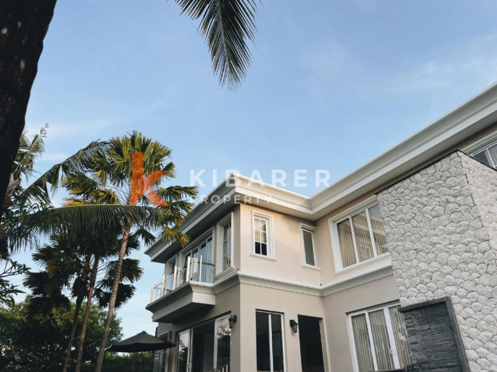 Three-bedroom and Enclosed Living for Rent in New Kuta Golf Pecatu — image 2