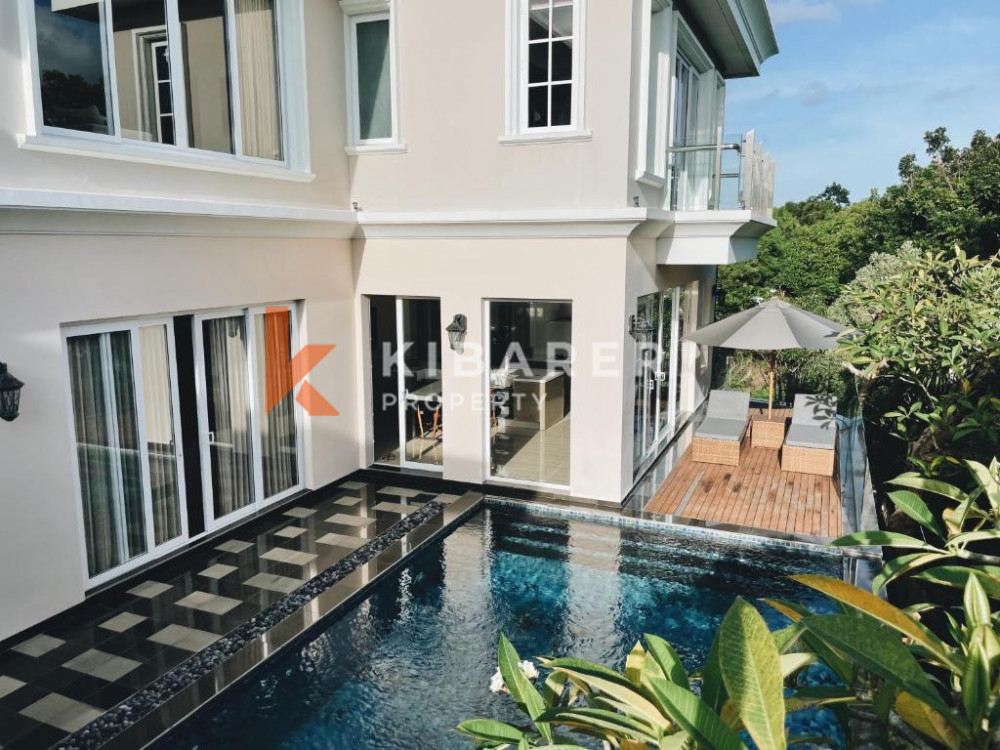 Three-bedroom and Enclosed Living for Rent in New Kuta Golf Pecatu