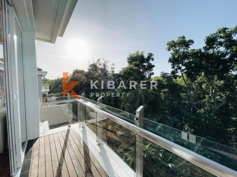 Two-Bedroom Villa with Enclosed Living Space in New Kuta Golf — image 9
