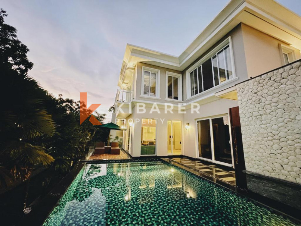 Two-Bedroom Villa with Enclosed Living Space in New Kuta Golf — image 1