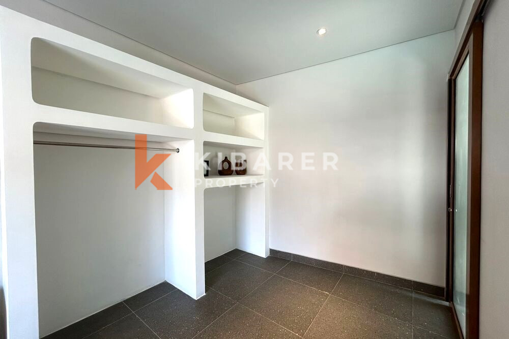 Sophisticated Two-Bedroom Villa with Enclosed Living Space in Pererenan — image 14