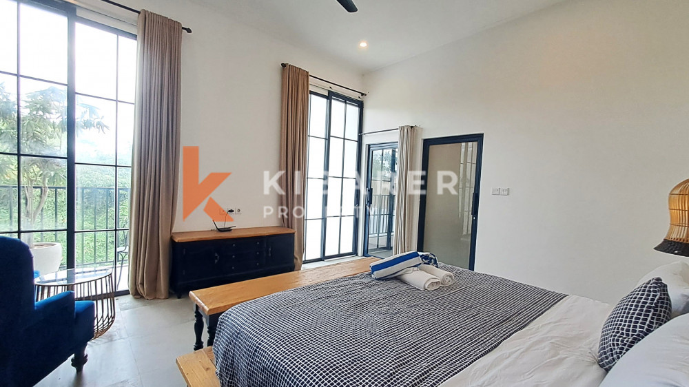 Recently Renovated Three-Bedroom Villa with Enclosed Living Room in Berawa — image 11