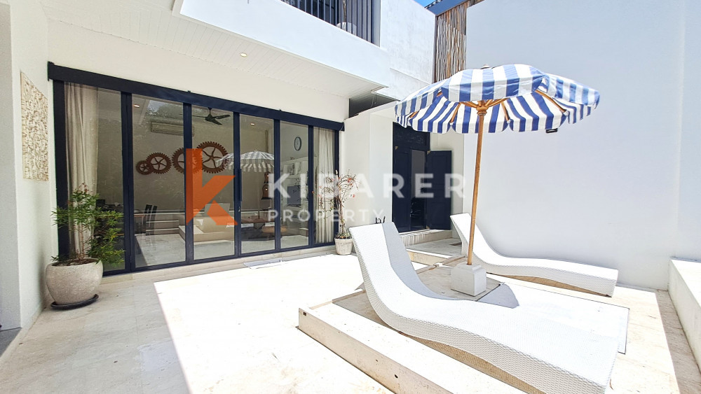 Recently Renovated Three-Bedroom Villa with Enclosed Living Room in Berawa — image 3
