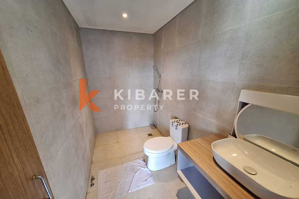 Charming Modern Two-Bedroom Villa with Enclosed Living Room in Tumbak Bayuh — image 10