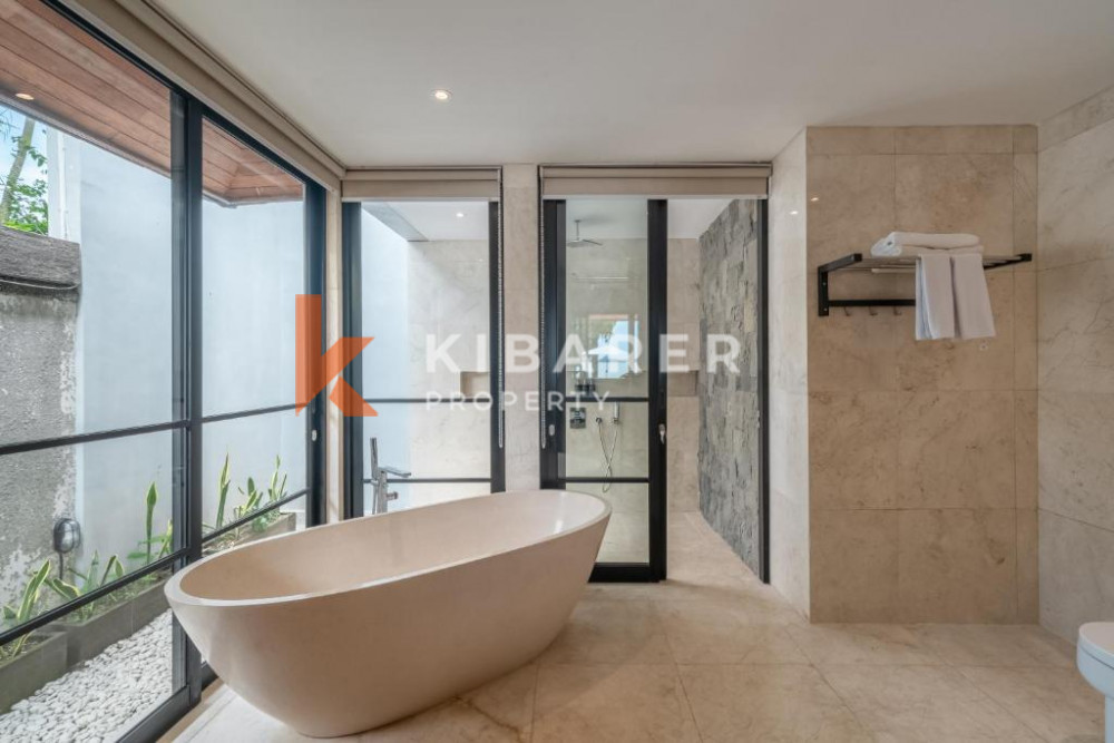 Four-Bedroom Seafront Villa in Nusa Dua — image 12