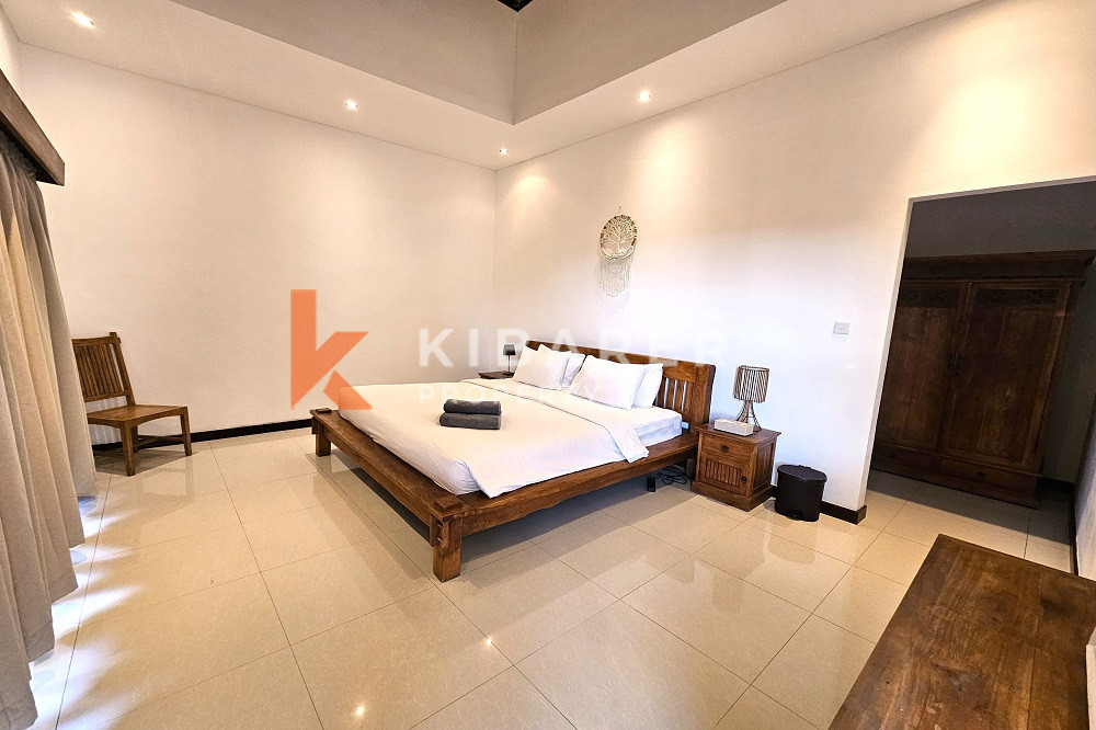 Wonderful Three-Bedrooms Enclosed Living Villa with Rooftop Located in Umalas Area — image 12