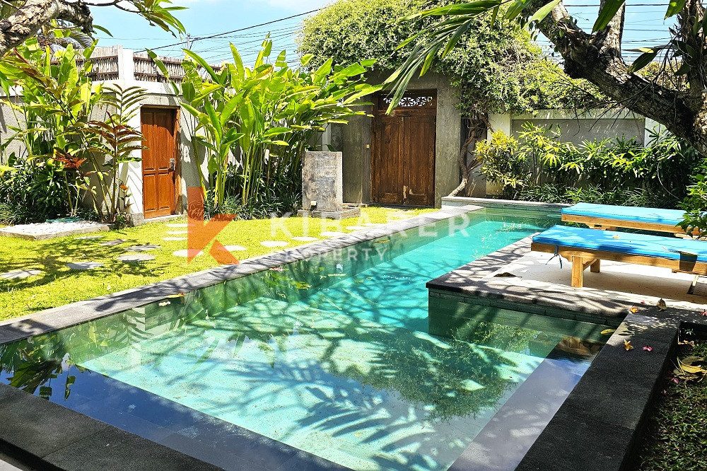 Wonderful Three-Bedrooms Enclosed Living Villa with Rooftop Located in Umalas Area
