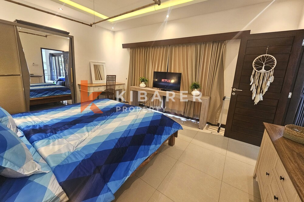 Wonderful Three-Bedrooms Enclosed Living Villa with Rooftop Located in Umalas Area — image 7