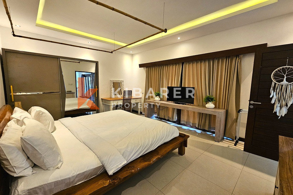 Wonderful Three-Bedrooms Enclosed Living Villa with Rooftop Located in Umalas Area — image 13