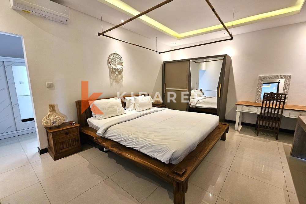 Wonderful Three-Bedrooms Enclosed Living Villa with Rooftop Located in Umalas Area — image 14