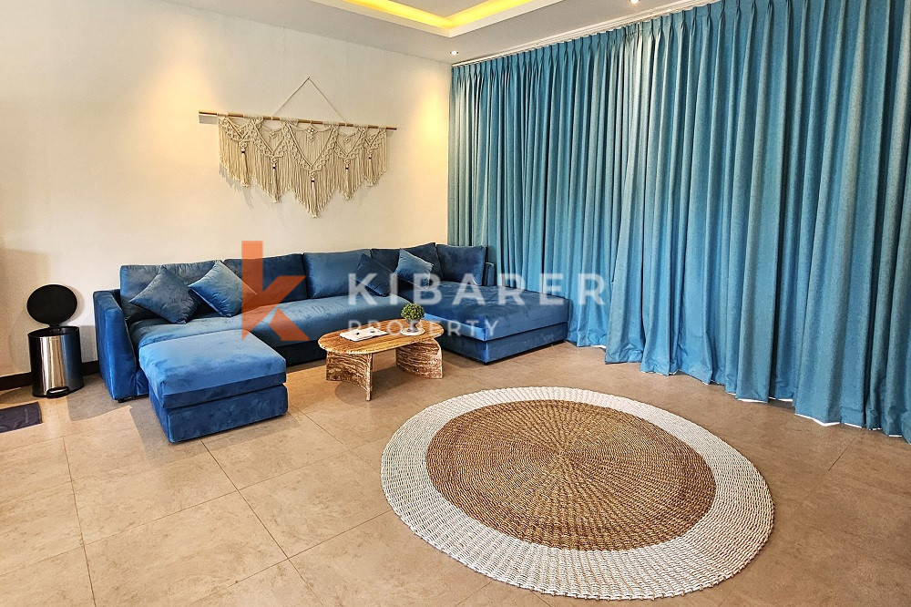 Wonderful Three-Bedrooms Enclosed Living Villa with Rooftop Located in Umalas Area — image 3