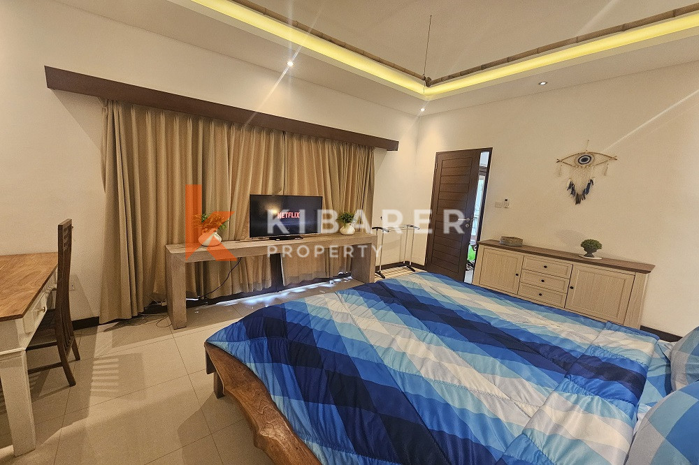 Wonderful Three-Bedrooms Enclosed Living Villa with Rooftop Located in Umalas Area — image 5