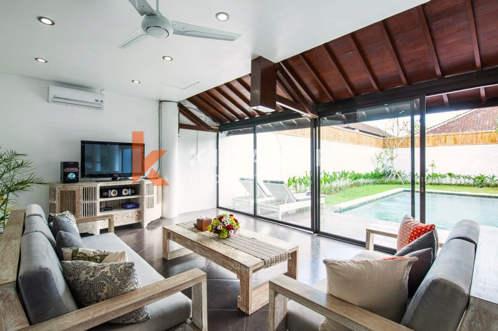 Spacious Fully Furnished Four-Bedrooms Enclosed Living Villa Situated in Seminyak Area — image 4