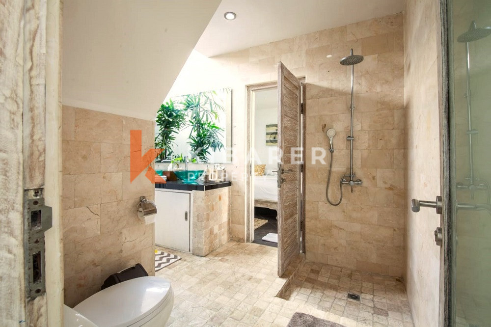 Spacious Fully Furnished Four-Bedrooms Enclosed Living Villa Situated in Seminyak Area — image 18