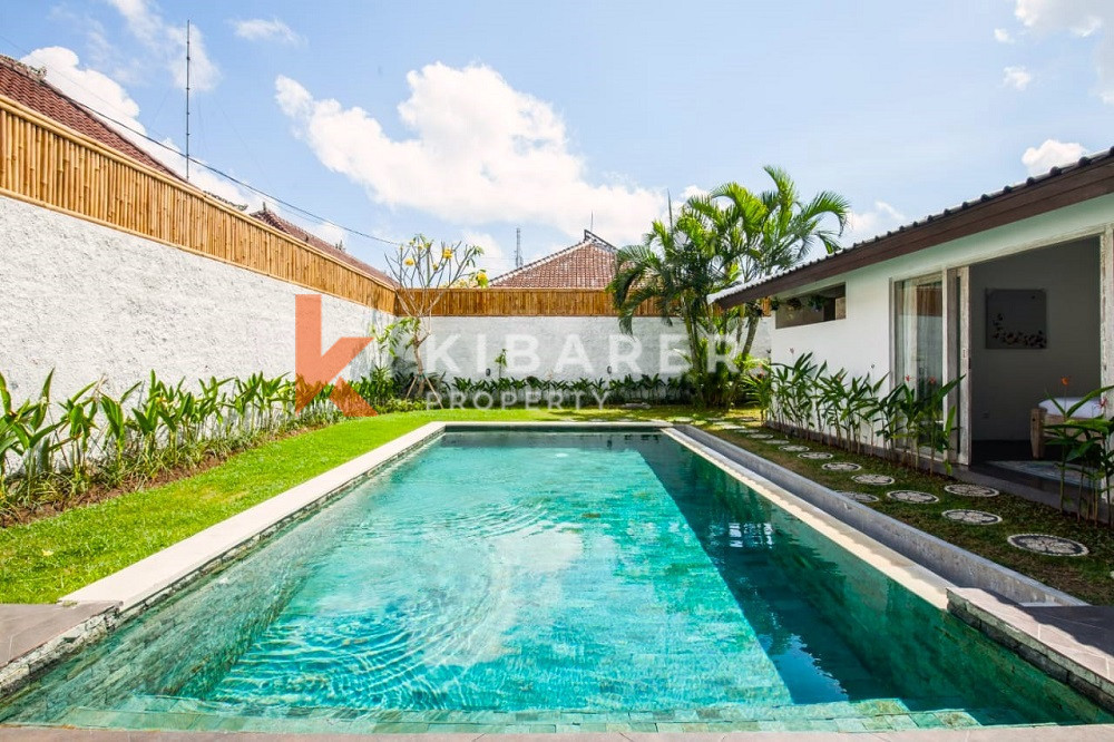 Spacious Fully Furnished Four-Bedrooms Enclosed Living Villa Situated in Seminyak Area — image 2