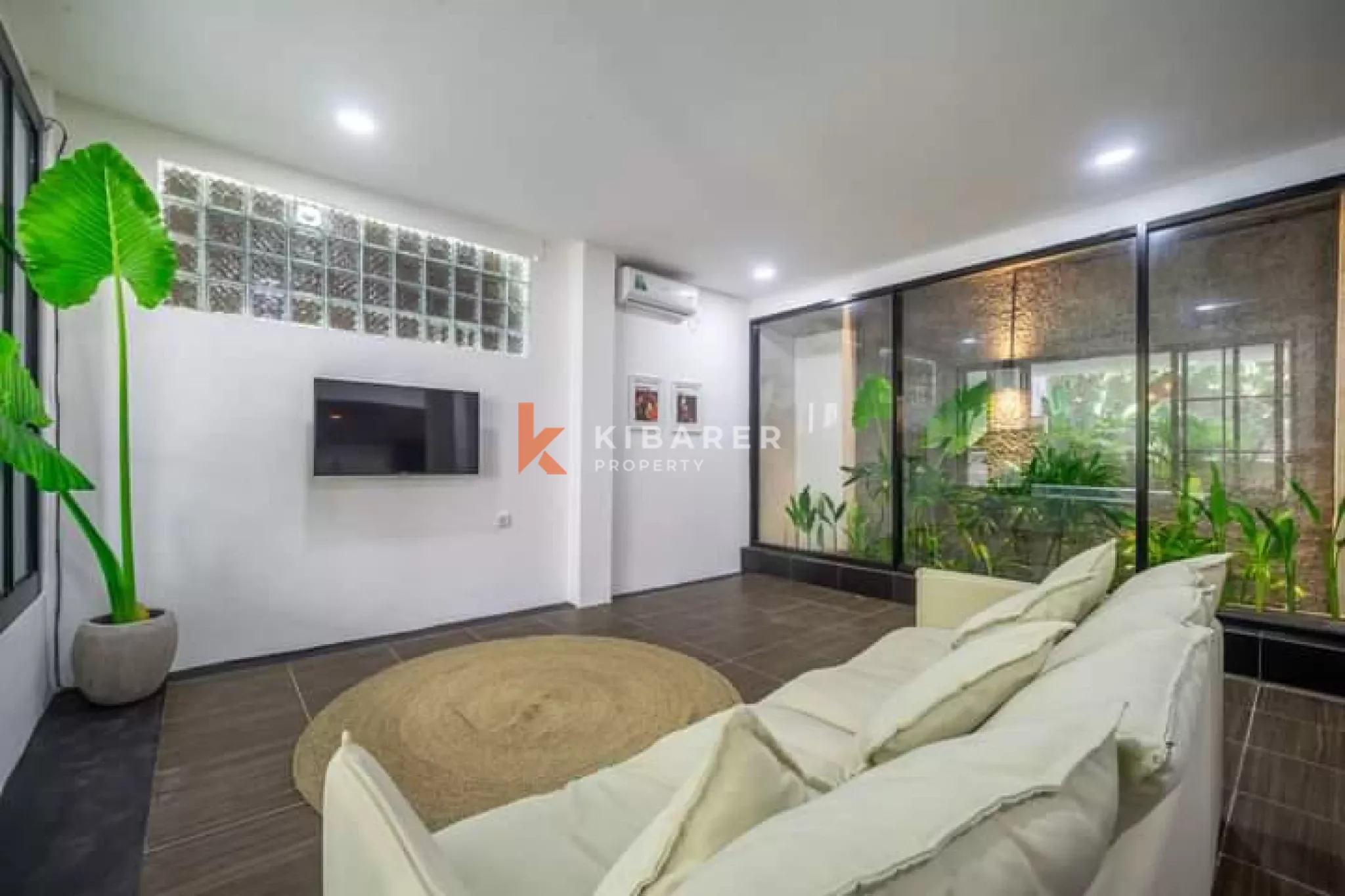 Industrial Style Villa with One Bedroom and Enclosed Living Area in Berawa — image 4