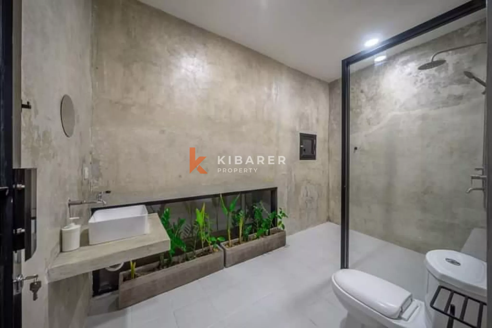Industrial Style Villa with One Bedroom and Enclosed Living Area in Berawa — image 11
