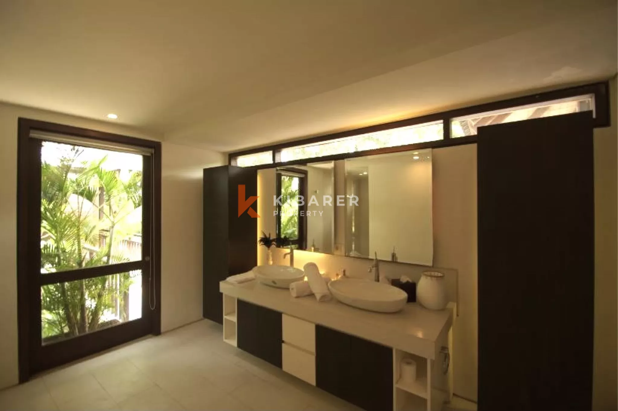 Luxury Five-Bedrooms plus Office Room with Enclosed Living Villa Located in Petitenget Area — image 15