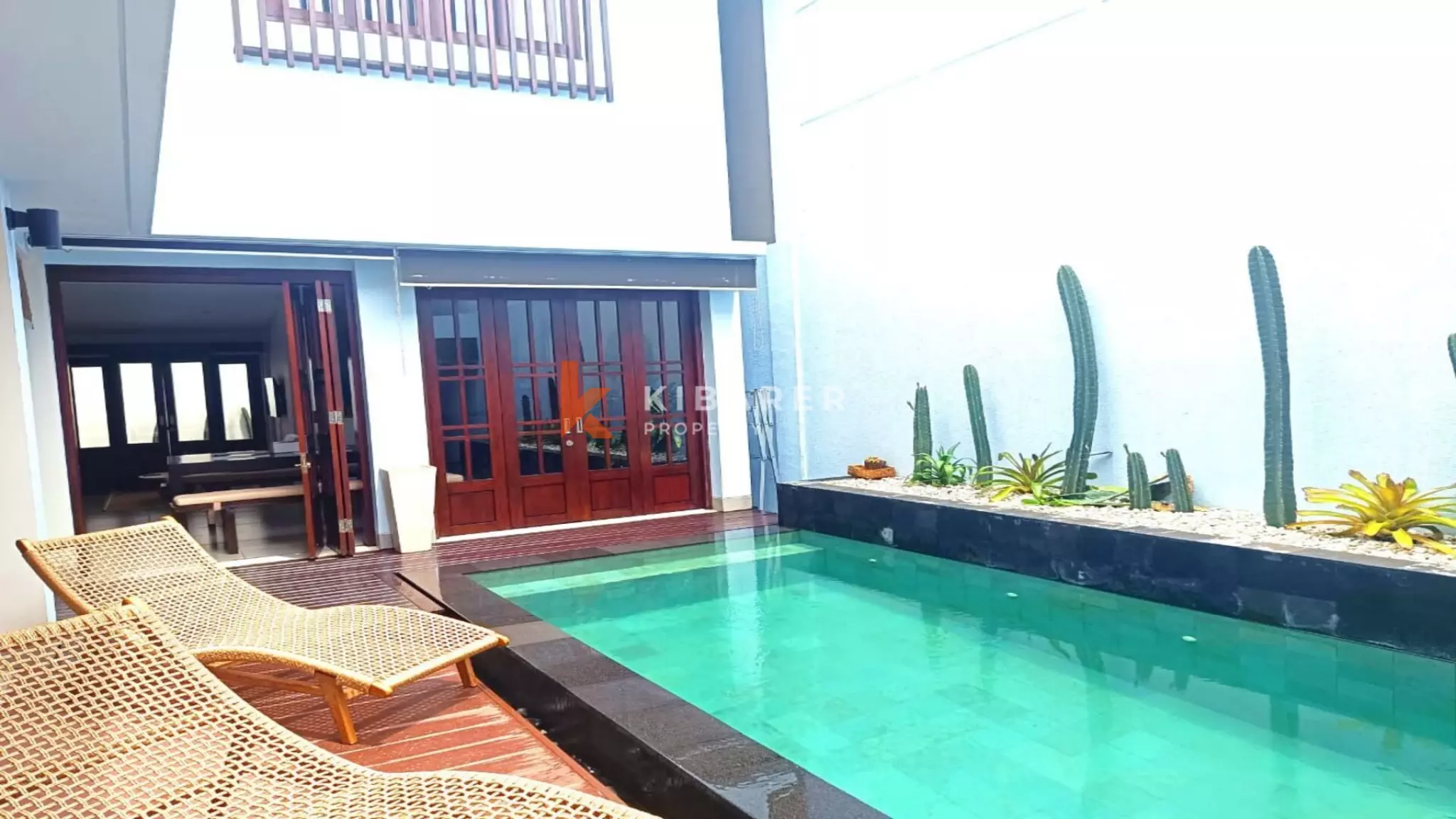 Beautiful Two-Bedroom Villa with Enclosed Living Room and Pool in Ungasan — image 3
