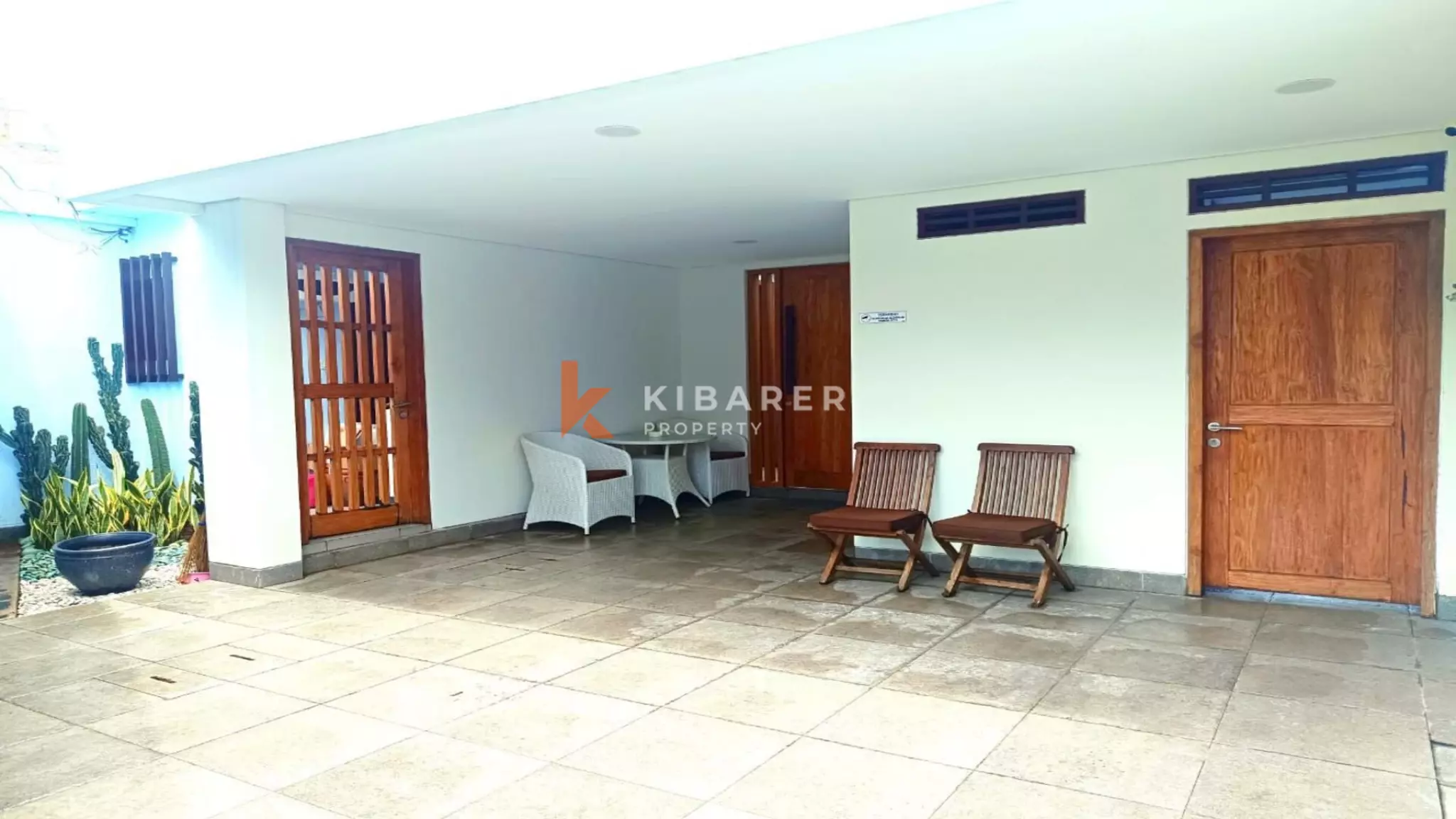 Beautiful Two-Bedroom Villa with Enclosed Living Room and Pool in Ungasan — image 4