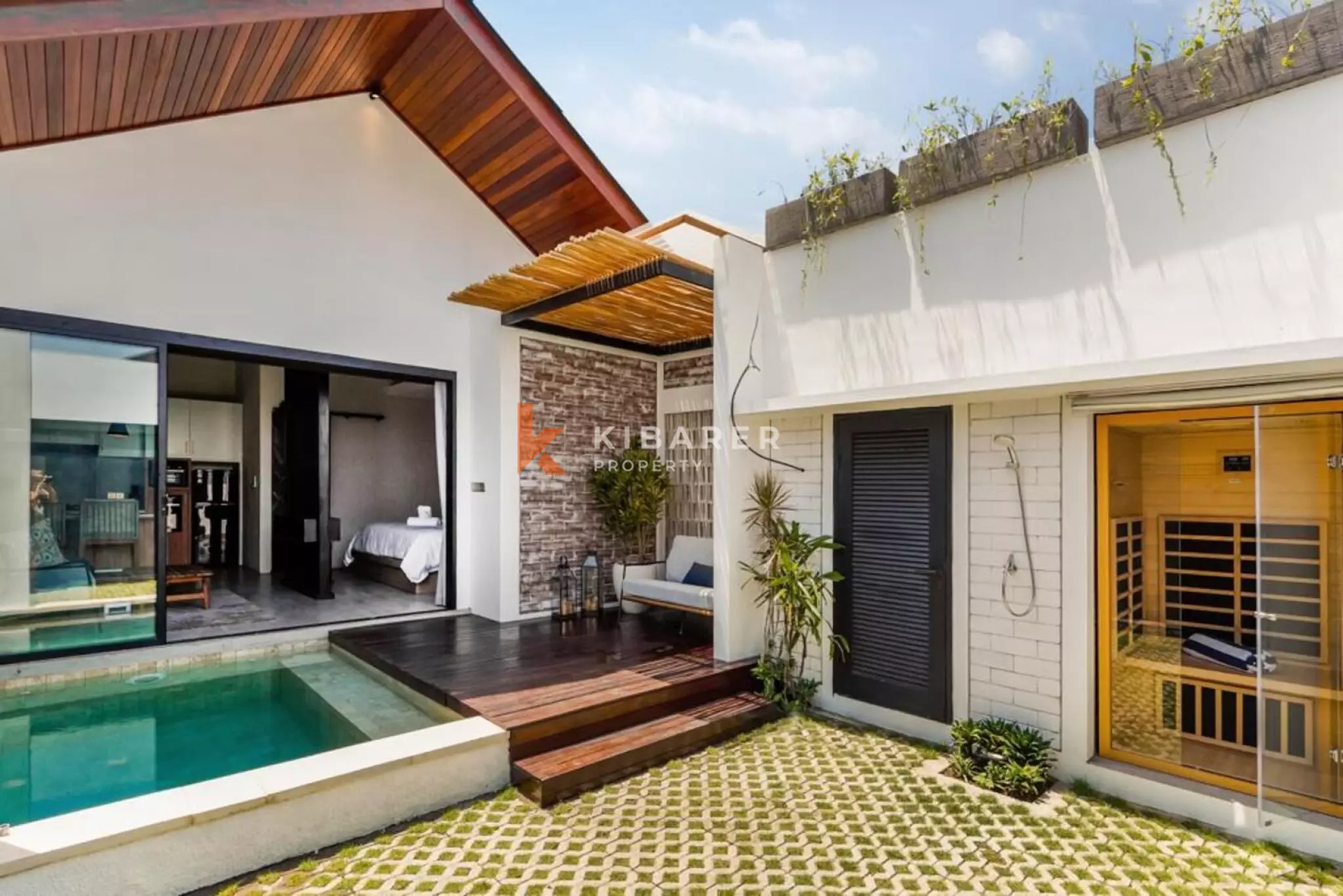 One Bedroom Villa with an Open-Plan Living Area in Pererenan — image 1