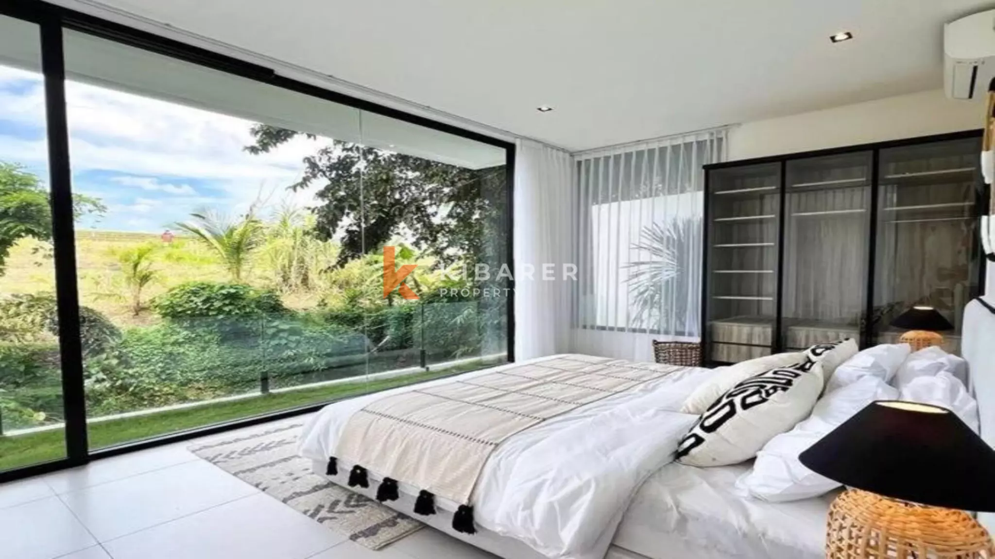 Gorgeous Three-Bedroom Villa in Pererenan — image 17