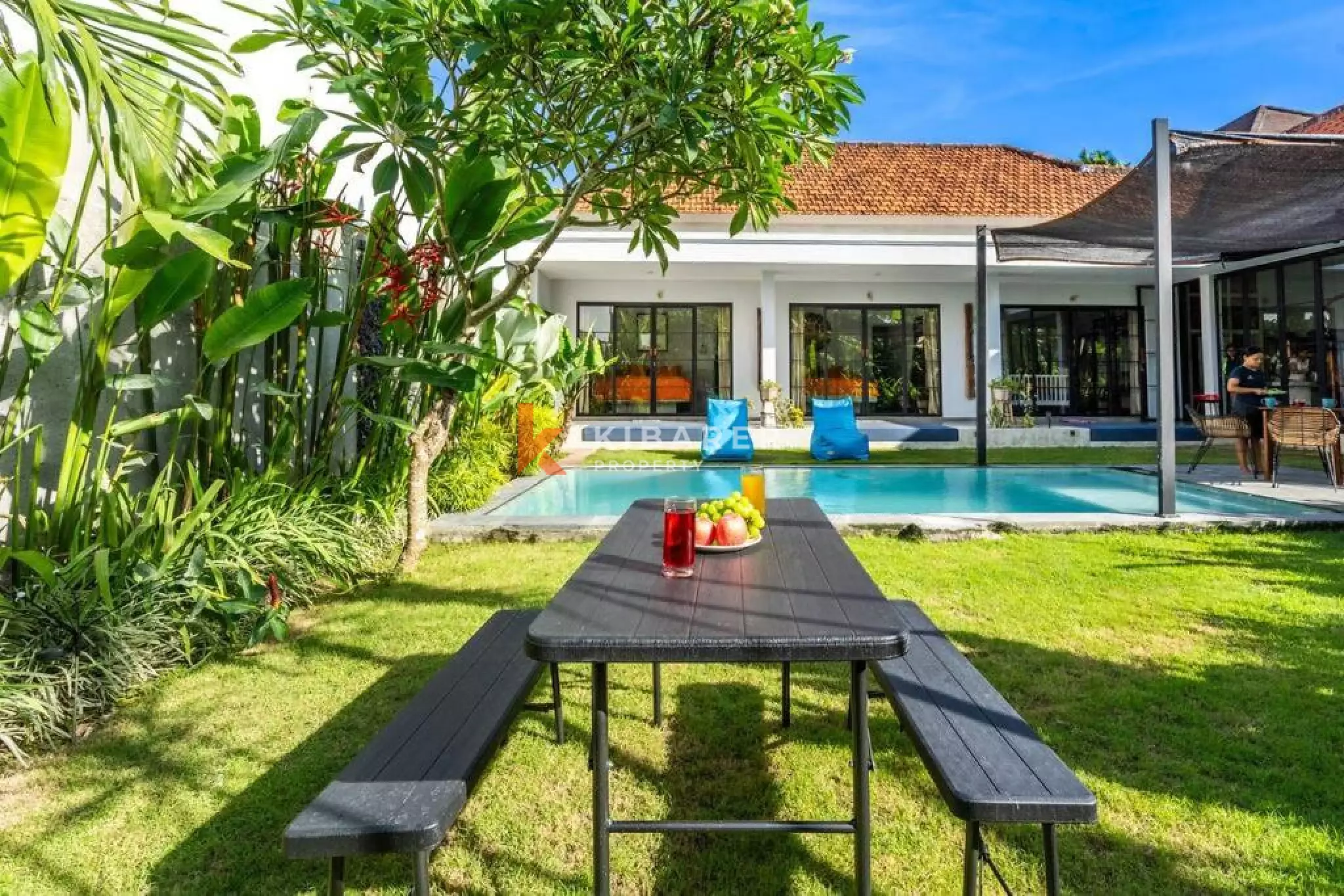 Three Bedroom Villa with Greenery View in Pererenan — image 2