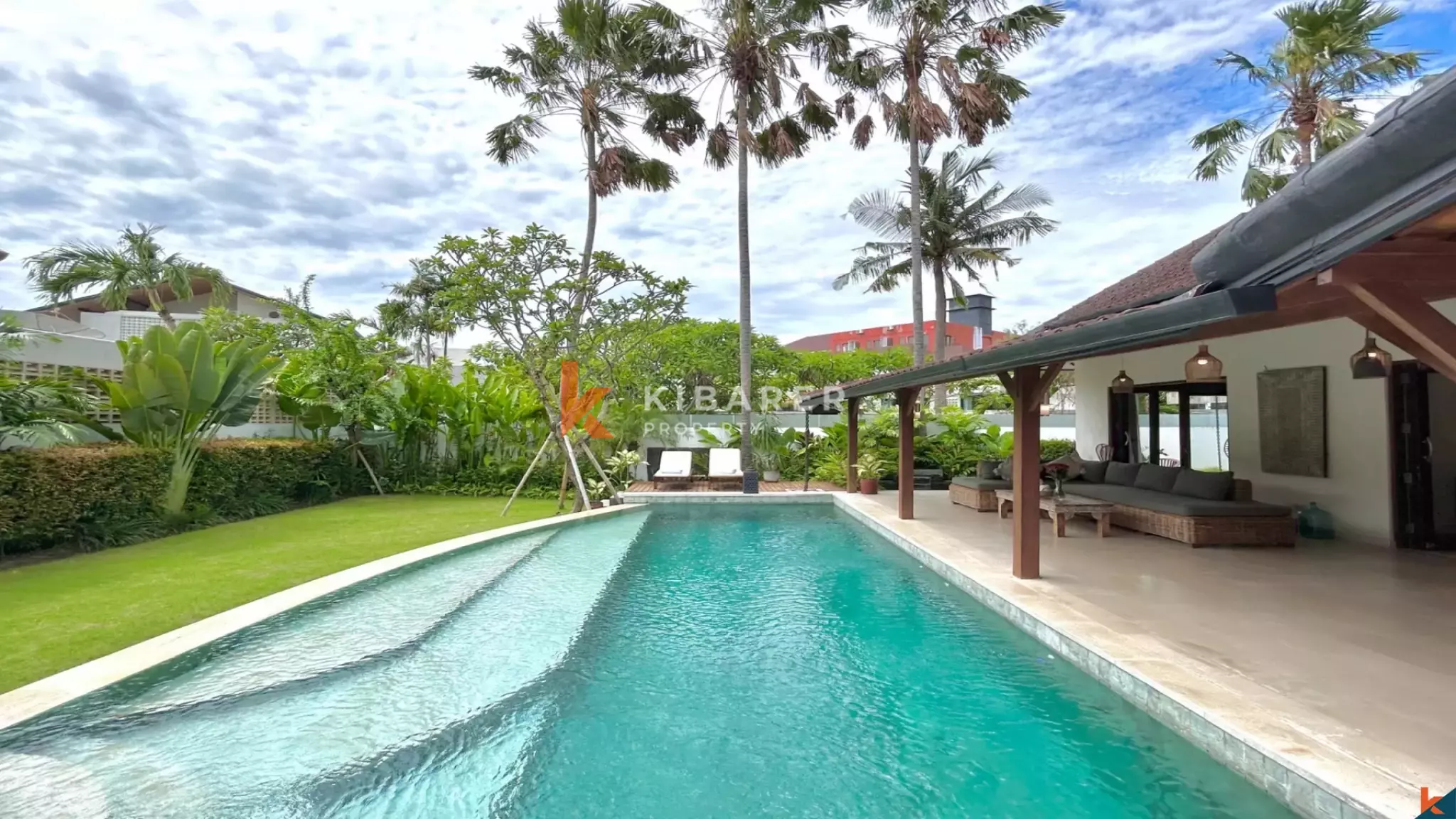Tropical Bliss: Charming Three-Bedroom Enclosed Living Villa in Berawa — image 2